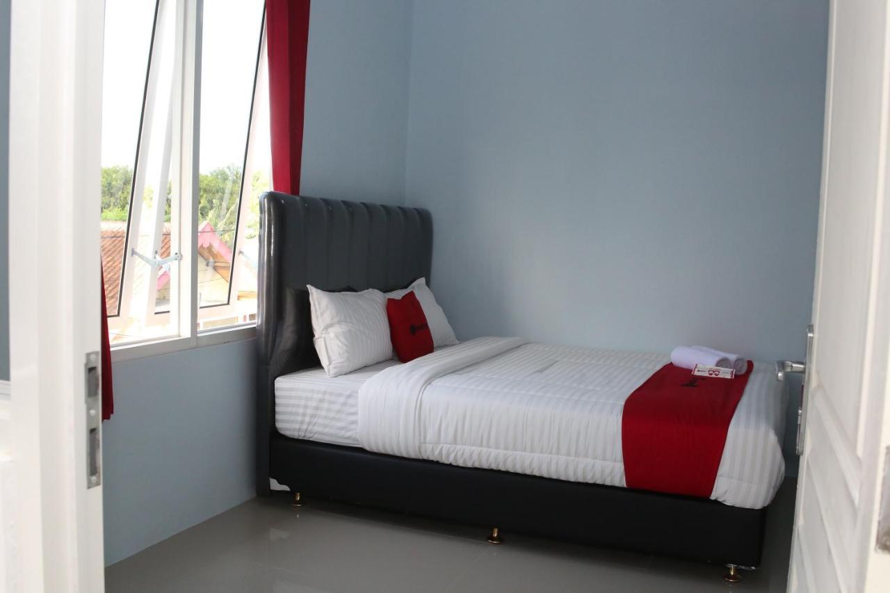 Reddoorz Syariah Near Suncity Mall Madiun Exterior photo
