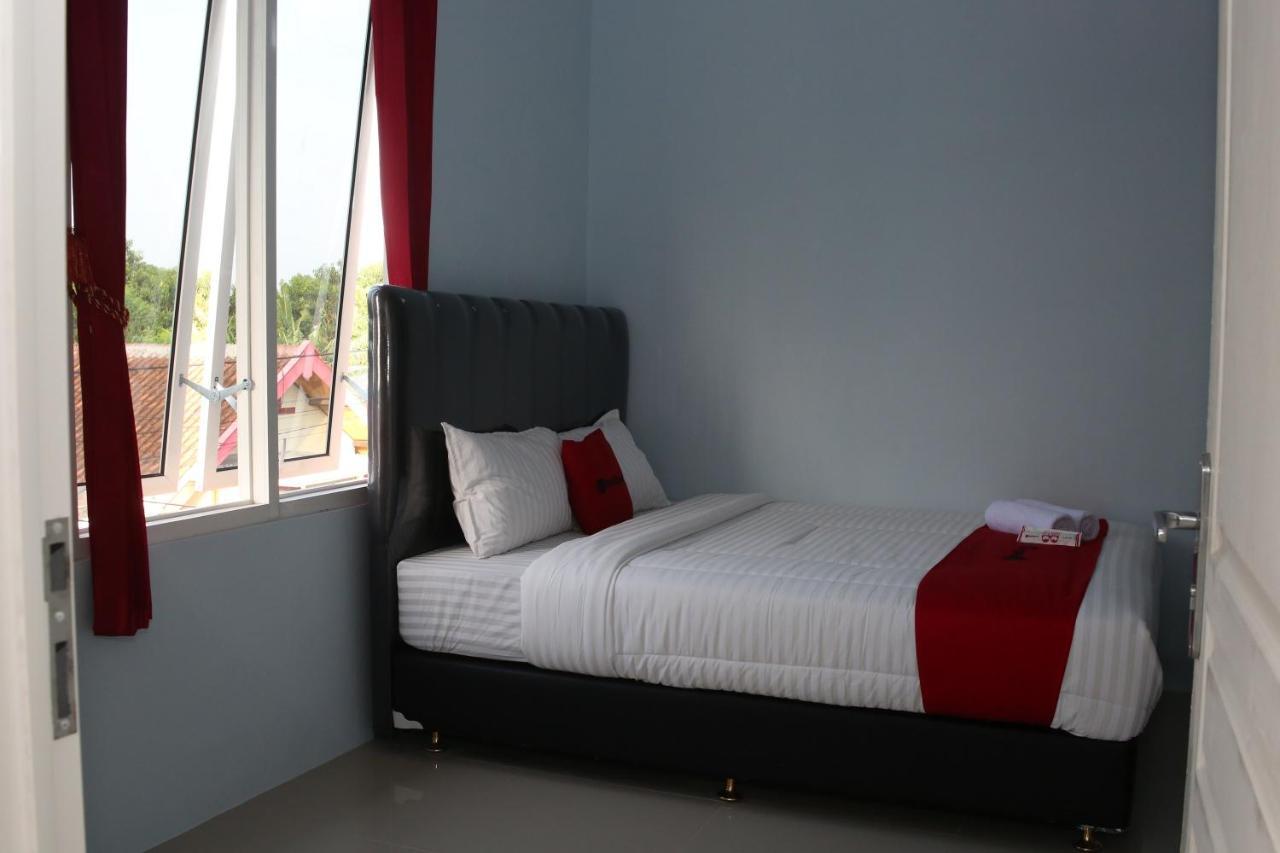 Reddoorz Syariah Near Suncity Mall Madiun Exterior photo