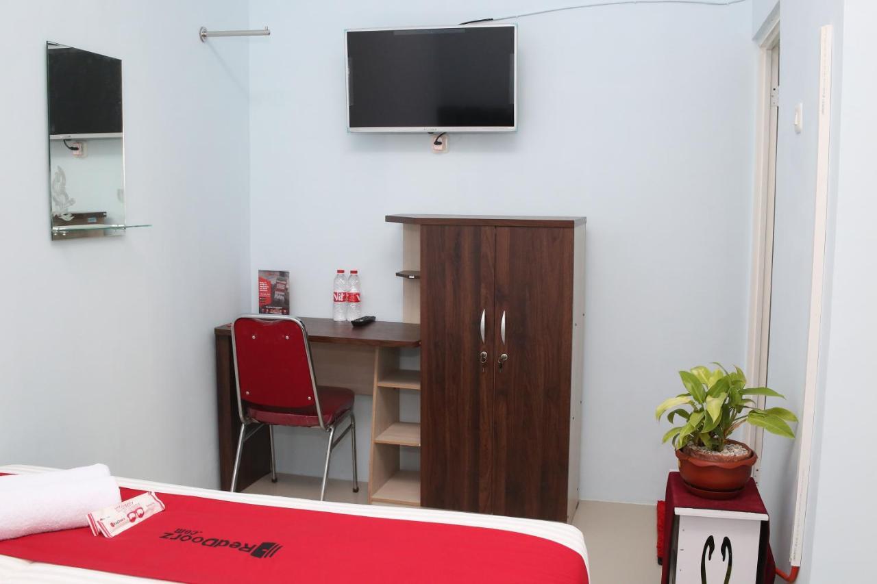 Reddoorz Syariah Near Suncity Mall Madiun Exterior photo
