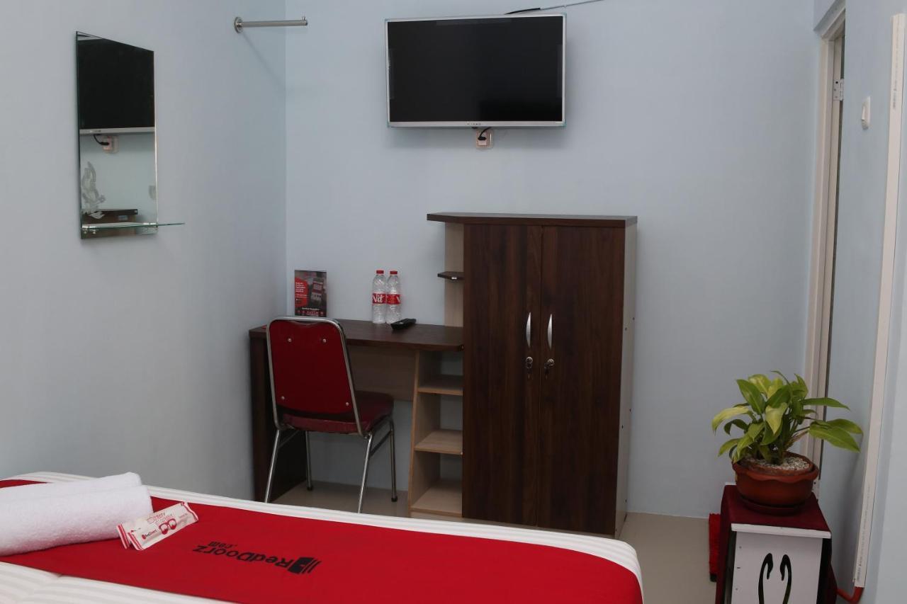 Reddoorz Syariah Near Suncity Mall Madiun Exterior photo