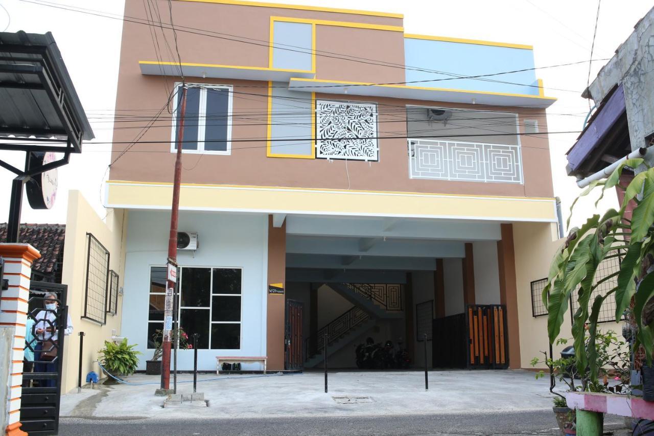 Reddoorz Syariah Near Suncity Mall Madiun Exterior photo
