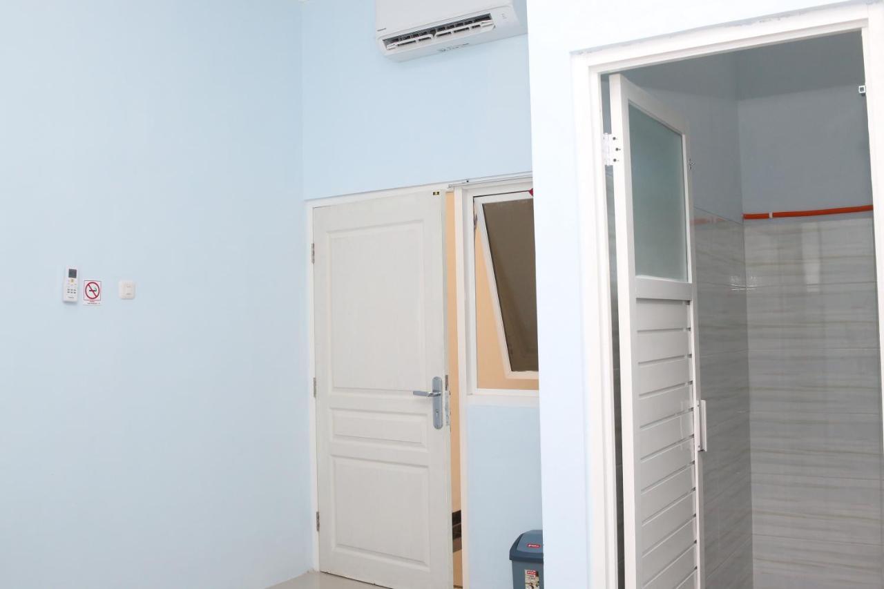 Reddoorz Syariah Near Suncity Mall Madiun Exterior photo